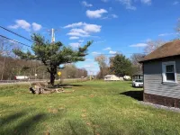 Horns Cabins - Allegheny Cabin by the roadside