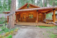 Creekside Cabin about 20 Mi to Kings Canyon Park! Hotels near Lakes Trail in Sequoia National Park
