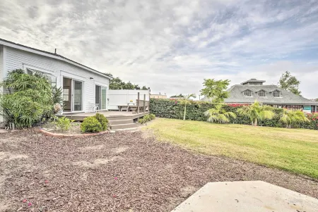 San Diego Home w/ Deck & Yard - 2 Blocks to Bay! Отели рядом с достопримечательностью «Пойнт Лома»