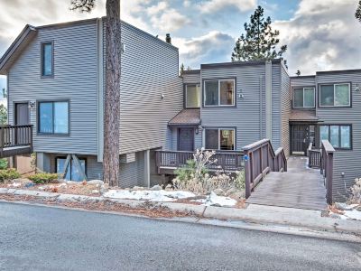 2 Mi to Heavenly Mountain: Tahoe Retreat w/ Views
