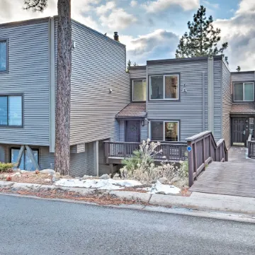 2 Mi to Heavenly Mountain: Tahoe Retreat w/ Views