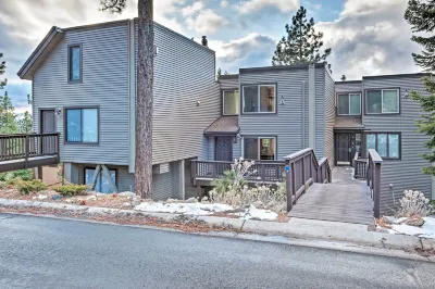 2 Mi to Heavenly Mountain: Tahoe Retreat w/ Views Hotels in der Nähe von Hard Rock Hotel & Casino Lake Tahoe