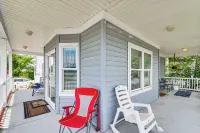 Walk to Beach! Fall Getaway in Norfolk w/ Studio - Bungalows