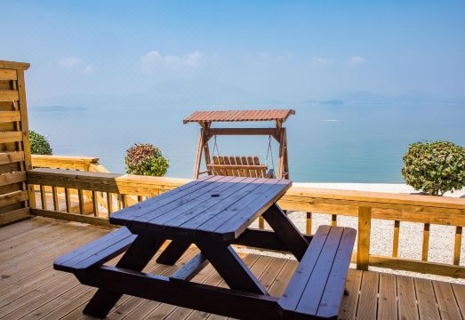 남해 숙소 내부 인테리어