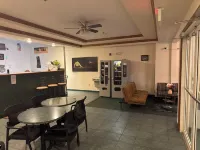 Highland Inn Peculiar Hotels in Raymore