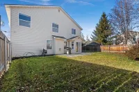 Urban Escape: Steps to Downtown Hotels in 