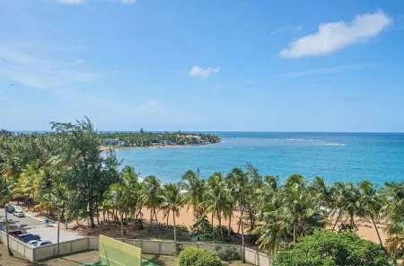 1 BEDROOM APARTMENT, REMODELD WITH OCEAN & POOL VIEW