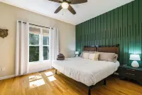 3800 sq ft of Fun! Sleeps 14 • Hot Tub • Pool Table • Pac-Man • Foosball