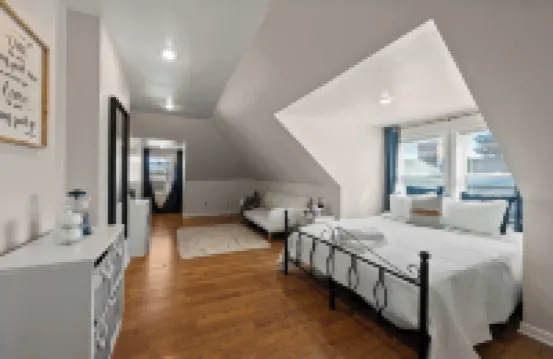 Summit Scholars Suites For 12!