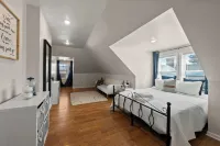 Summit Scholars Suites For 12!