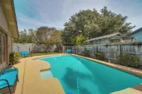San Antonio Home w/ Private Pool: 5 Mi to Downtown - Country Houses