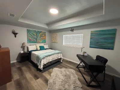 PRIME LOCATION IMMACULATE COZY GETAWAY MINUTES FROM BEACH &DOWNTOWN Hotels near Gulfstream Condominiums