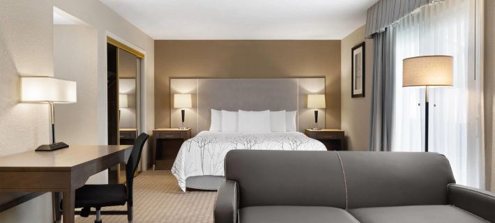 Eastland Suites Hotel & Conference Ctr, Trademark by Wyndham 블루밍턴 호텔