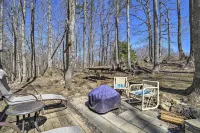 Pet-Friendly Cabin w/ Dock on Claytor Lake! - parking