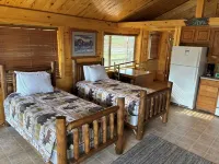 Twin Pines Lodge & Cabins - Homestays
