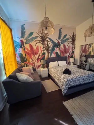 Family Friendly 2 Bedroom Full Kitchen Free Laundry Work Space 1 FREE Parking Hotels in Old Town