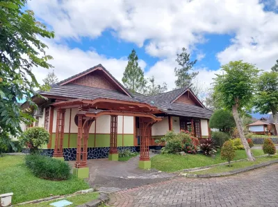 Villa Puncak 3 Kamar Elegant DD3 by AkuVilla Hotels in Batulawang