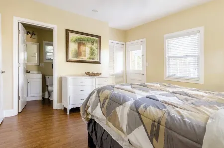 Historic St. Elmo Home - Near Hiking & Downtown! Отели рядом с достопримечательностью «Водопады Раби»