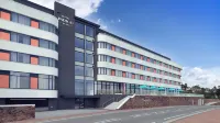 Hotel Indigo TORQUAY by IHG Specsavers Opticians and Audiologists - Torquay Sainsbury's附近的飯店