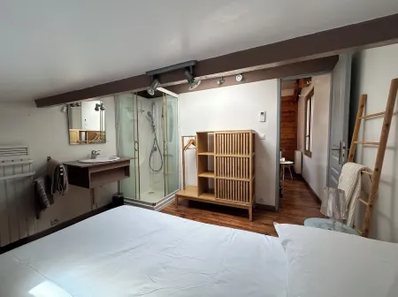 Warm and bright family apartment close to the center