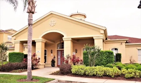 Your next magical getaway! Spacious 3 bedroom, 2 bath condo with pool access!