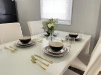 Entire Cozy Home + Free Parking + Fast Wi-Fi & Located in Central Area فنادق في Park Forest