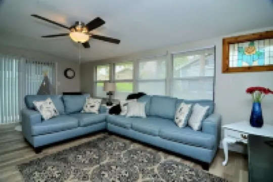 Charming Villa near Disney, pool, 4 beds, sleeps 5