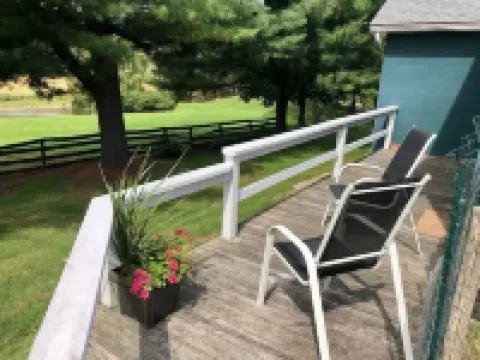 Charming Rhinebeck Cottage, 5 min. from town, King Bed! Hotels in Rhinebeck
