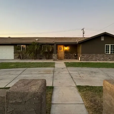 3-bedroom house with AC, WiFi, in the center of the city