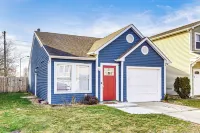 5 Mi to Eagle Creek Park: Home w/ Fenced Yard! - Kitchens