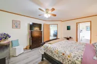 Warm and Inviting Family Home - 2 Mi to Golf Course! - Wifi