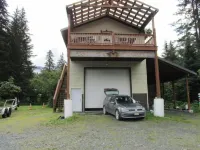 THE SEWARD APARTMENT