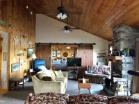 Picturesque 3-bedroom lake house with WiFi in charming Mt Holly, Okemo Mountain Hotels in Mount Holly