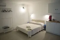 "Modern Studio Apartment with Barbecue Terrace - Historic Center"