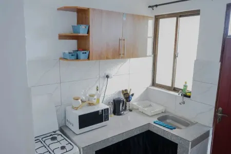 Ebony Home 2 Br Wi-Fi Parking Hot shower Отели рядом с Аэропорт Момбаса