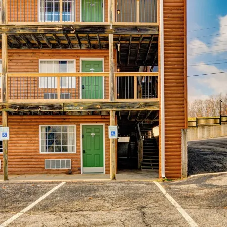 Offseason Discount! Free SDC Shuttle - King & Queen Cozy 2 Bedroom