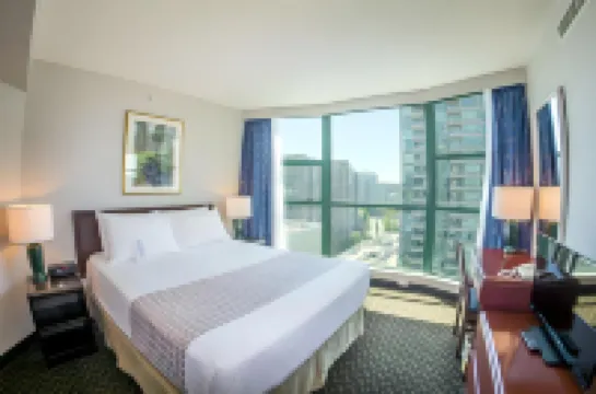 Rosedale on Robson Suite Hotel