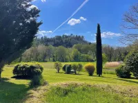 Magenta - Gîte in a 5000 M2 estate at the foot of the Colorado mountains Hotels in Rustrel