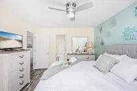 Sunny 2 Br River Oaks Condo. Pool & Hot Tub. Near Attractions, Golf, & the Beach