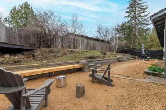 Cozy 3BR Retreat in Midtown Bend