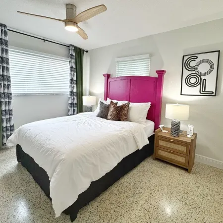 The Golden Pelican – Your Waterfront Escape in Gulf Harbors