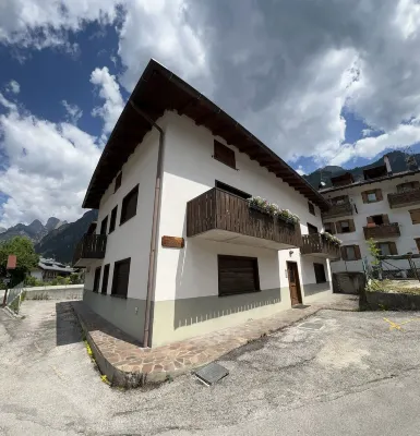 Mansard facing ski slopes and funbob Hotel a Auronzo di Cadore