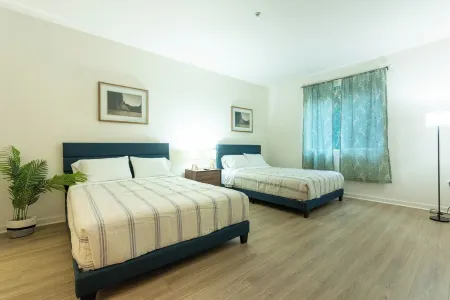 Elegant & Charming 2BR/2BA Apartment