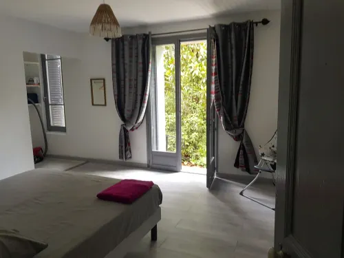 Provencal house 3 minutes from the village square in Buis les Baronnies 뷰이-레-바호니 호텔
