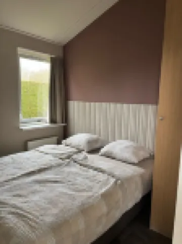 Renovated, detached and cozy vacation home with fenced garden!