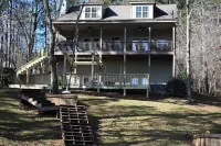Lake Front house in quiet cove on Lake Sinclair Pets Allowed