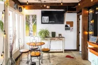 Remodeled Lofted Apartment over Ooey Gooey Café