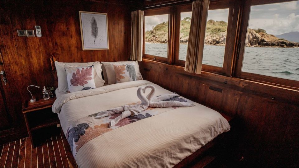 Private Sailling Komodo Cruise Overnight Charter