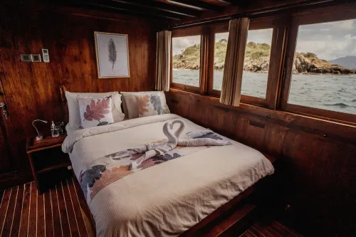 Private Sailling Komodo Cruise Overnight Charter