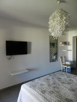 Bel Appartement Avec Grande Terrasse à 5mn à Pieds de la Plage et des Commerces